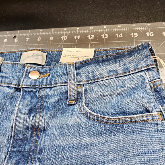 Universal Thread Vintage Straight Jeans Womens Size 8R Medium Wash Denim Retro - Picture 7 of 11